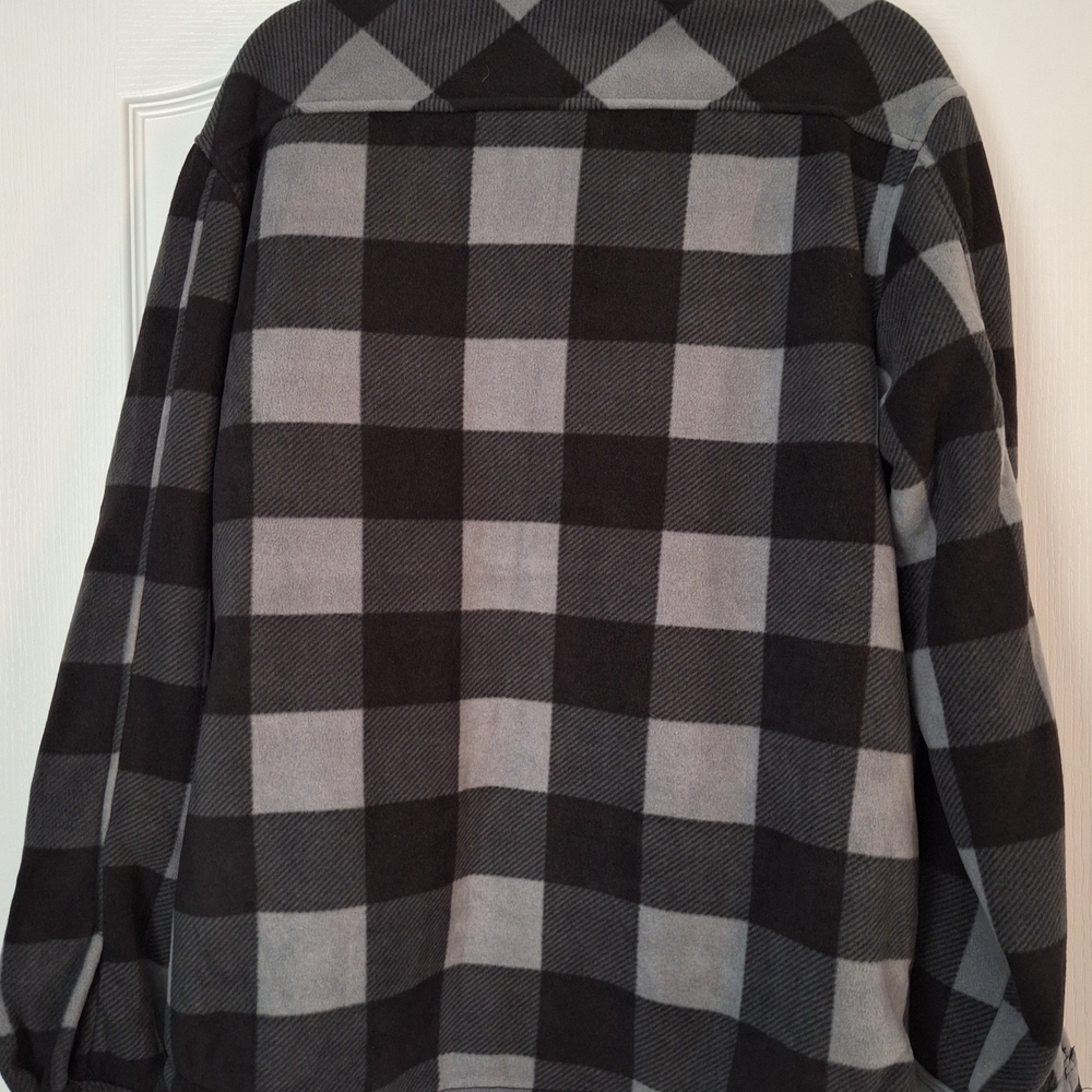 Men's Classic Checkered Shirt Jacket - Picture 2 of 9